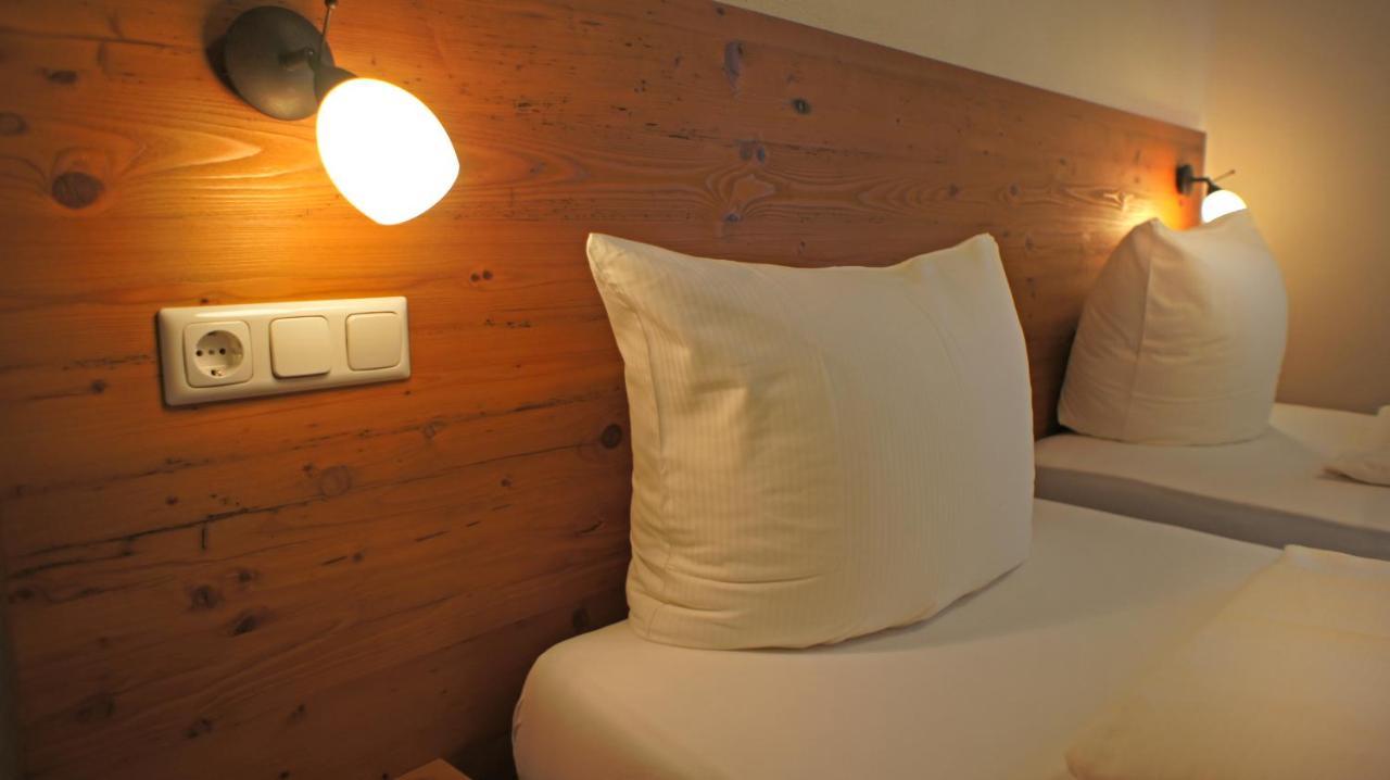 Hotel Heimfeld Restaurant Cafe Garching an Der Alz المظهر الخارجي الصورة