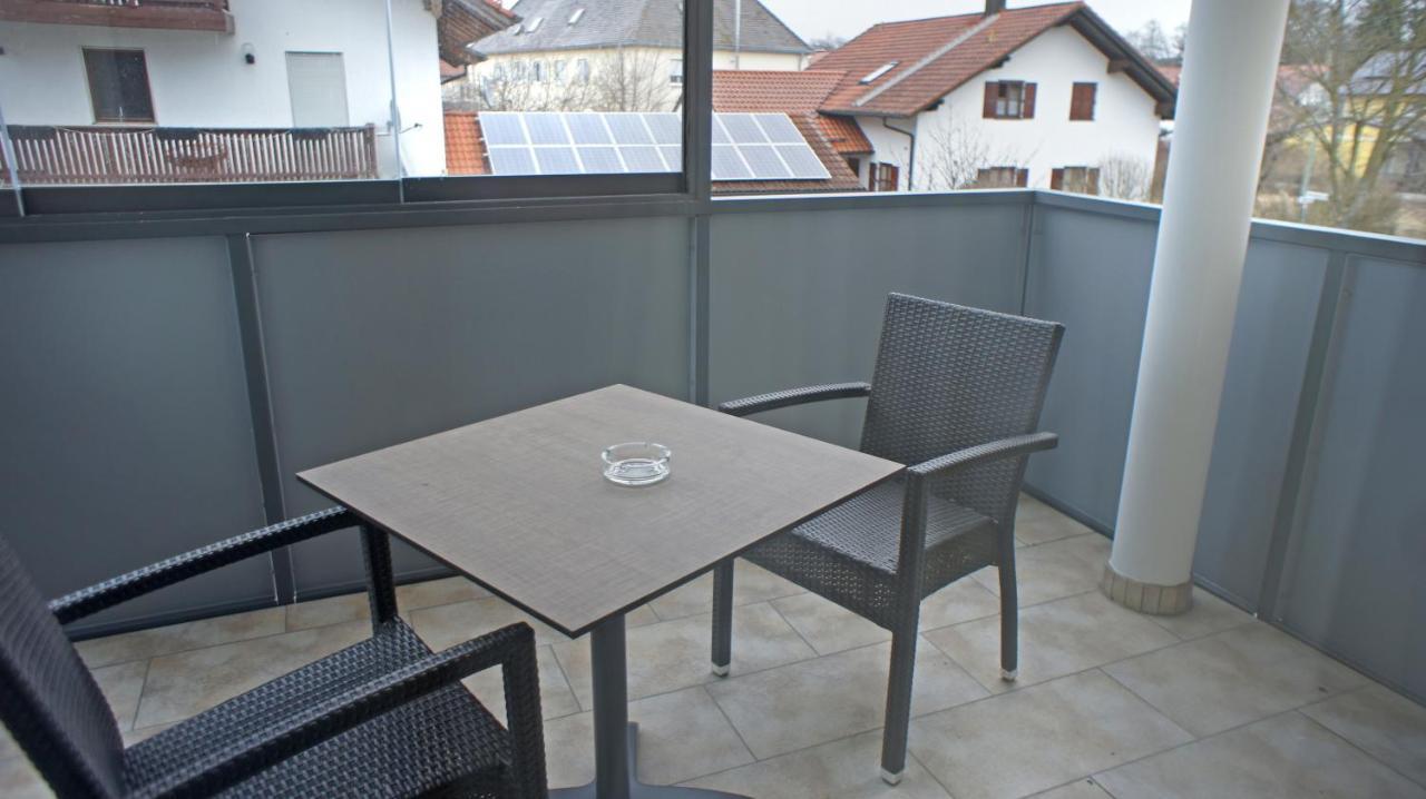 Hotel Heimfeld Restaurant Cafe Garching an Der Alz المظهر الخارجي الصورة