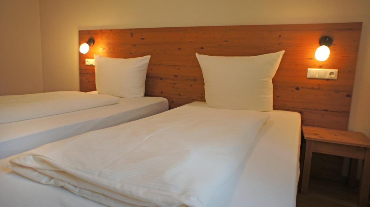 Hotel Heimfeld Restaurant Cafe Garching an Der Alz المظهر الخارجي الصورة
