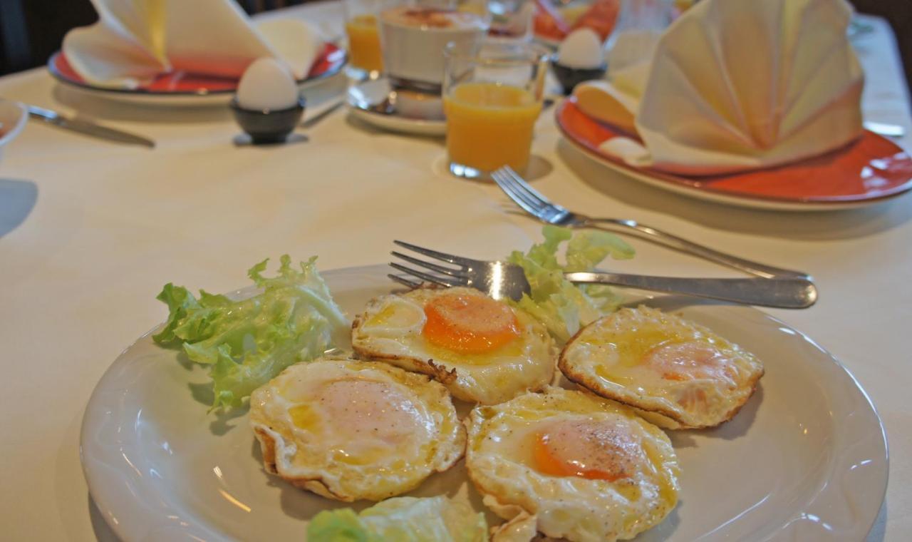 Hotel Heimfeld Restaurant Cafe Garching an Der Alz المظهر الخارجي الصورة