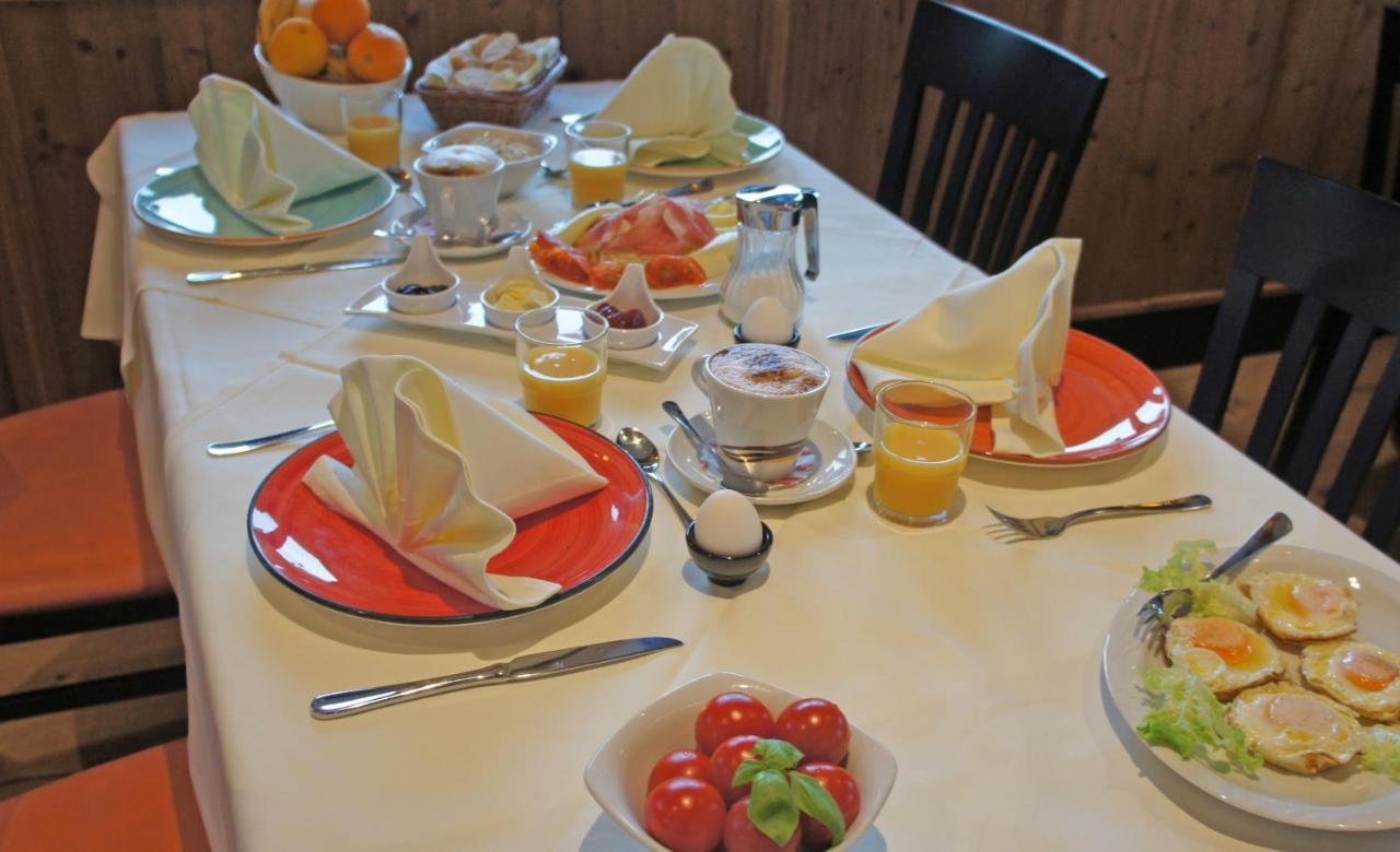 Hotel Heimfeld Restaurant Cafe Garching an Der Alz المظهر الخارجي الصورة