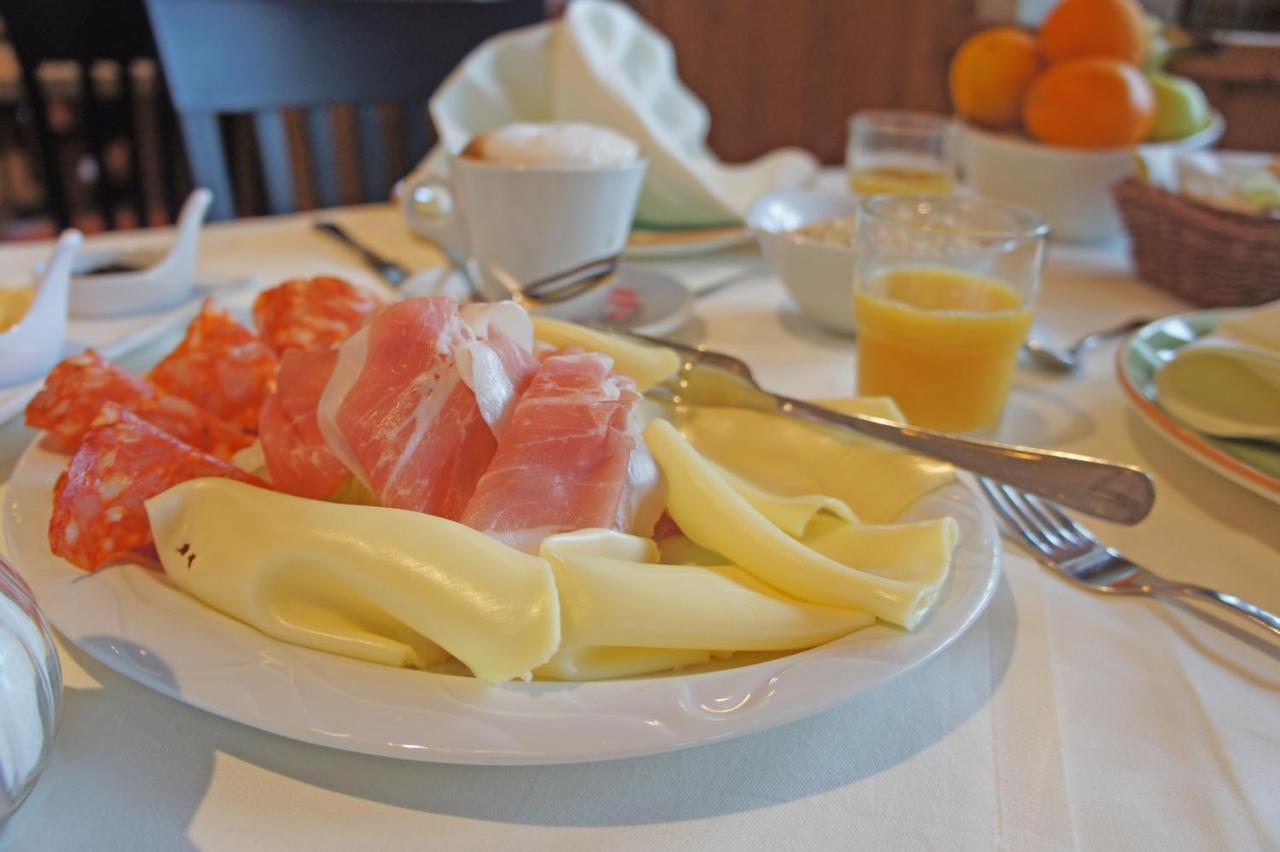 Hotel Heimfeld Restaurant Cafe Garching an Der Alz المظهر الخارجي الصورة