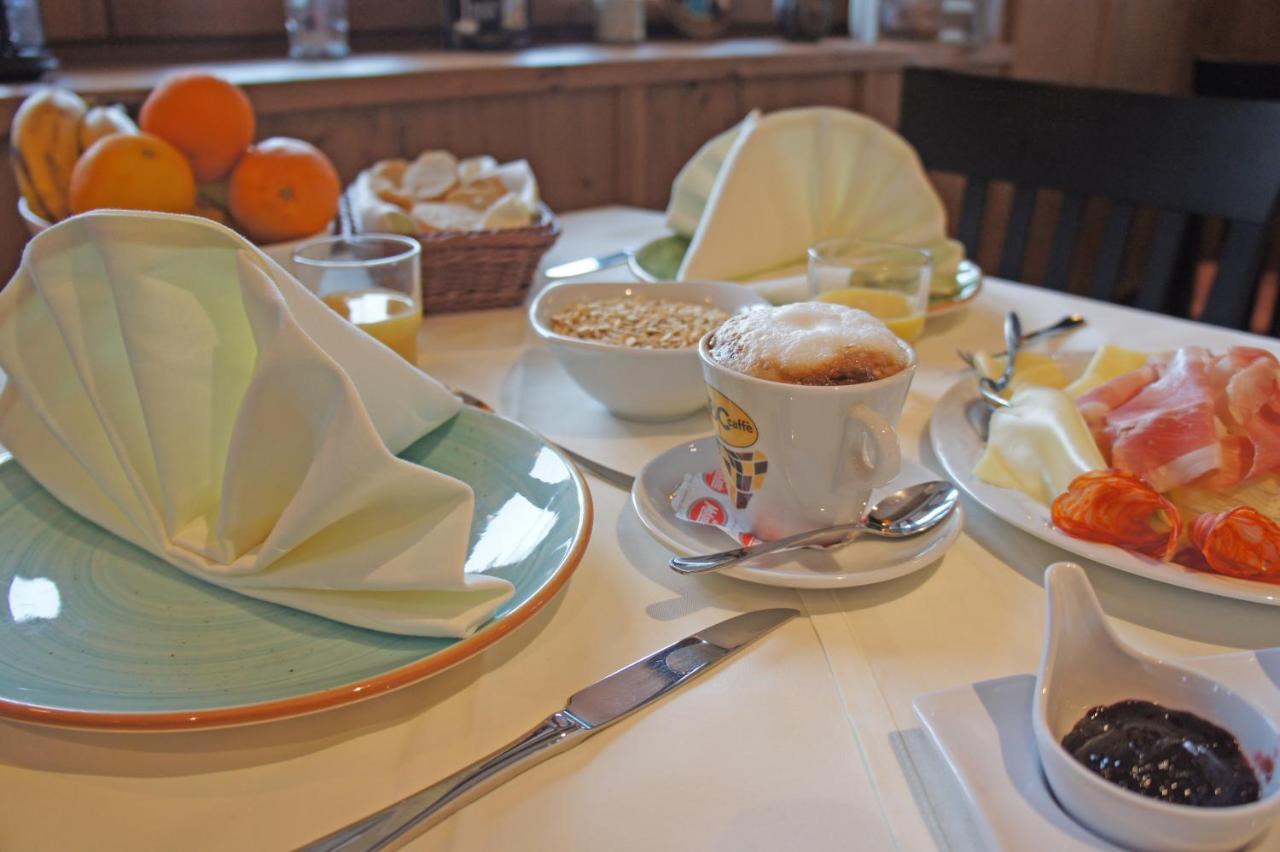 Hotel Heimfeld Restaurant Cafe Garching an Der Alz المظهر الخارجي الصورة