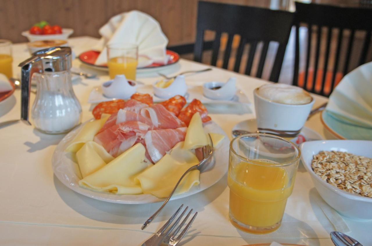 Hotel Heimfeld Restaurant Cafe Garching an Der Alz المظهر الخارجي الصورة